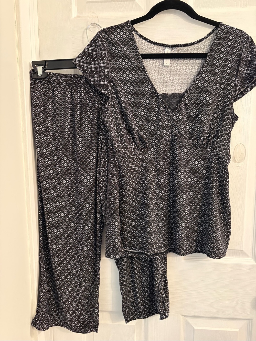 Marilyn Monroe Black Printed Two-Piece Pajama Set. Size large $10